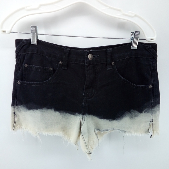 Free People Bleached Black White Shorts Raw Hem 100% Cotton W 26 Boho Cut Off - Picture 1 of 12